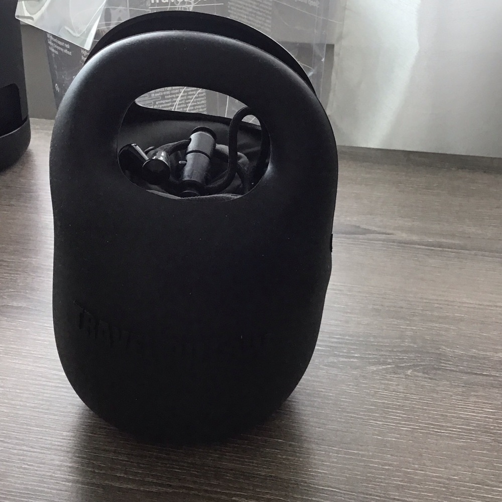 Neck travel pillow